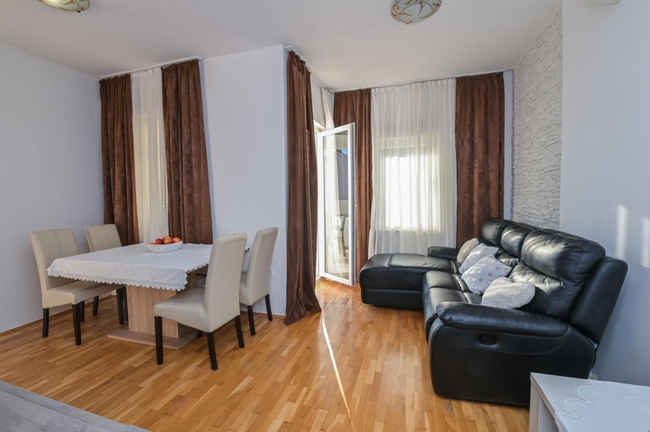 Apartment Center Ana Novalja Buitenkant foto